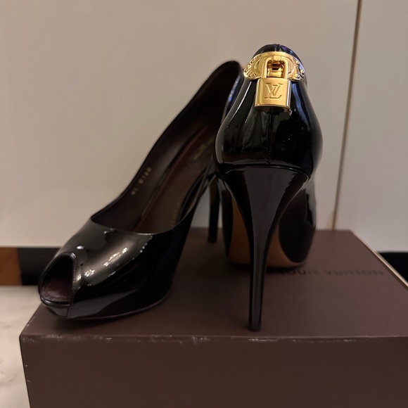 Louise Vuitton pumps size 10. Patent leather high gloss brown - Picture 2 of 6